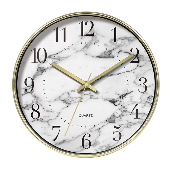 Scandinavische quartz klok met marmerlook
