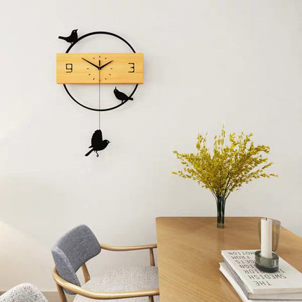 Moderne houten wandklok met vogels