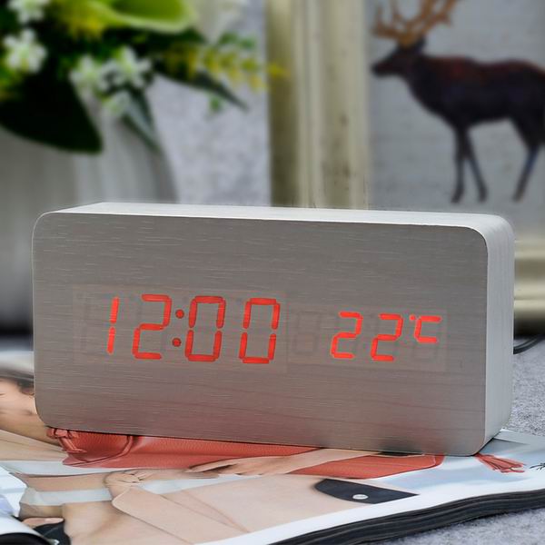 Klassieke Digitale Wekker met Houtlook