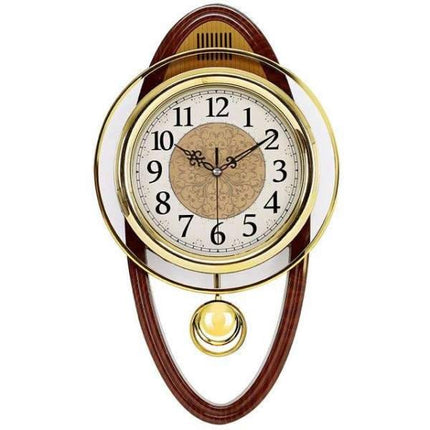 Klassieke goudkleurige wandklok met slinger