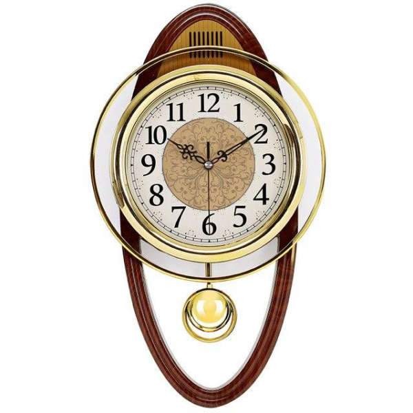 Klassieke goudkleurige wandklok met slinger