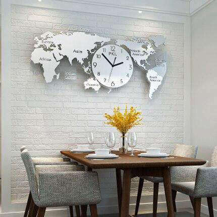Grote wandklok wereldkaart goud design