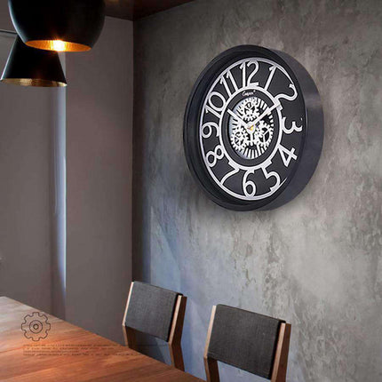 Minimalistische wandklok met zichtbare tandwielen