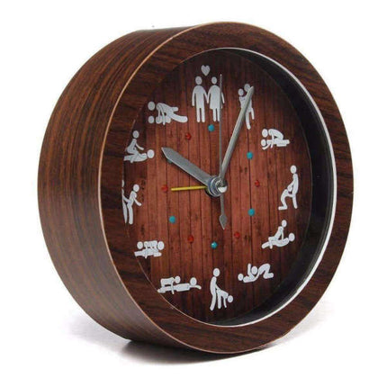 Houten wandklok met Kamasutra posities