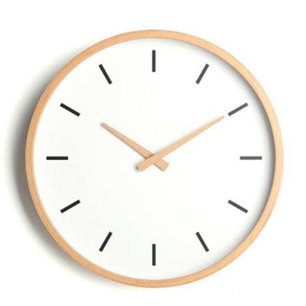 Scandinavische wandklok met houten rand