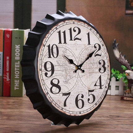 Grote retro wandklok als bierkroonkurk