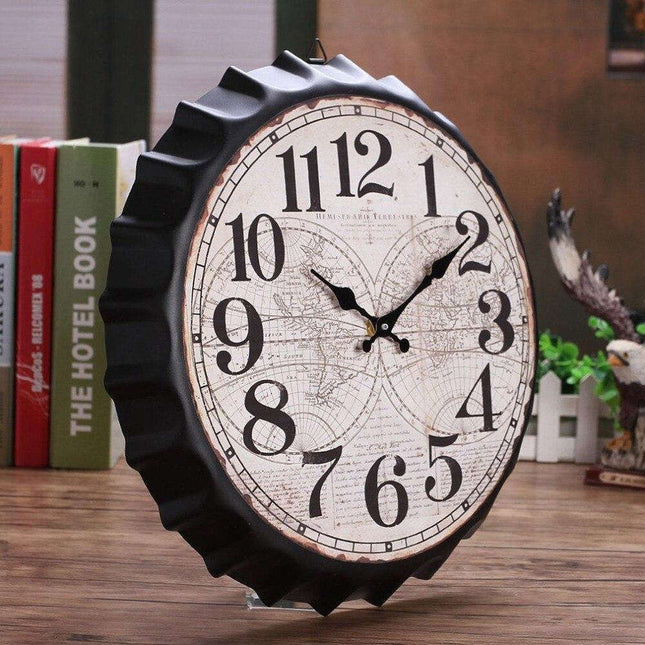 Grote retro wandklok als bierkroonkurk