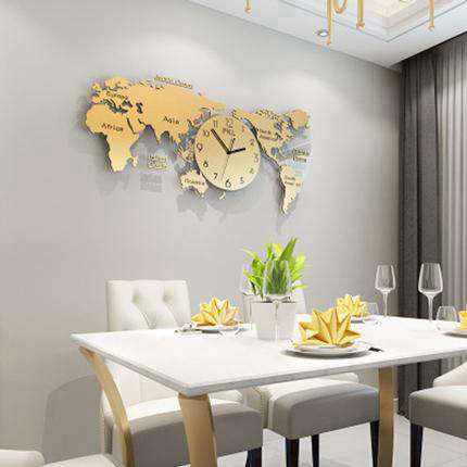 Grote wandklok wereldkaart goud design