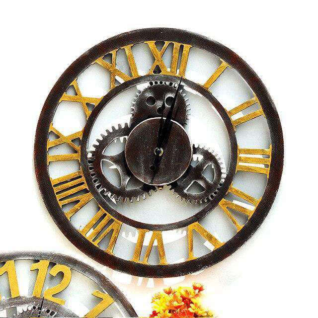 Steampunk wandklok met zichtbare tandwielen
