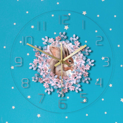 Decoratieve wandklok met schattige eekhoorn