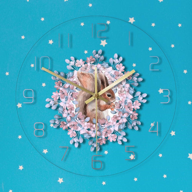 Decoratieve wandklok met schattige eekhoorn