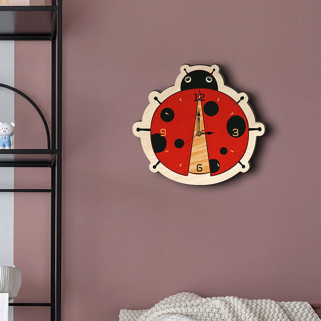 Wandklok lieveheersbeestje voor de kinderkamer