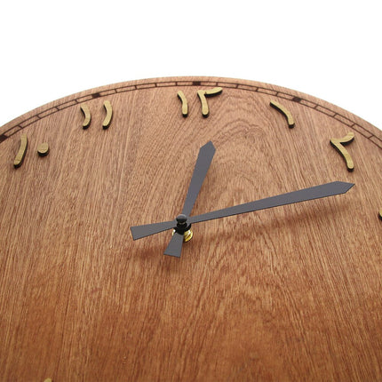 Houten wandklok met Arabische cijfers