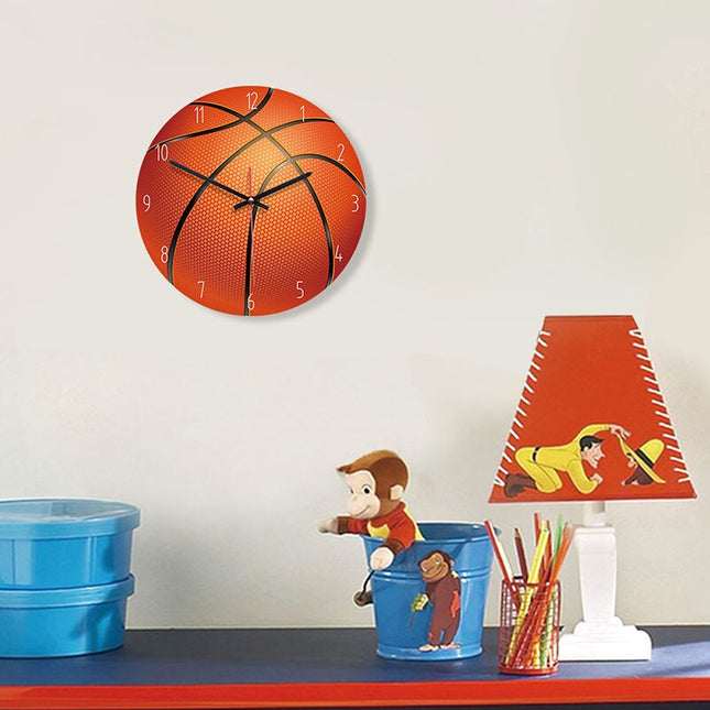 Wandklok in de vorm van volleybal