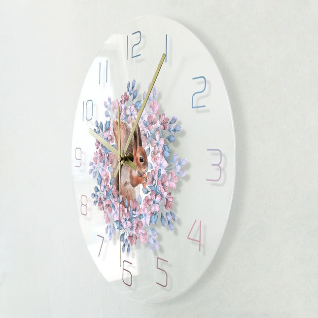 Decoratieve wandklok met schattige eekhoorn