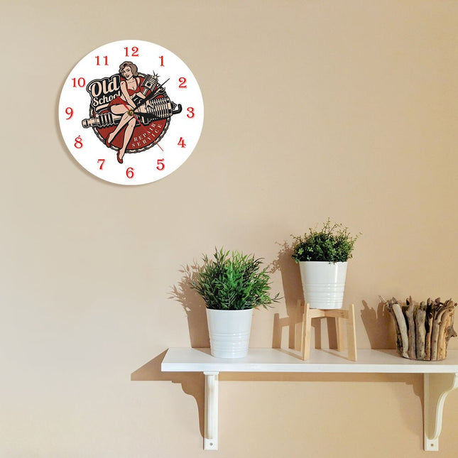 Old school vintage klok met pin-up