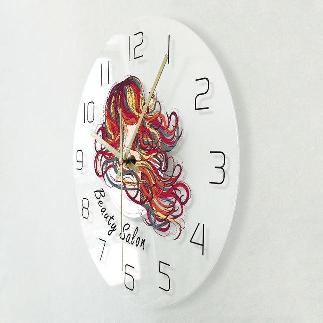 Moderne wandklok voor de kapsalon