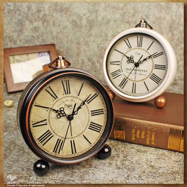 Vintage goudkleurige wekker met bel