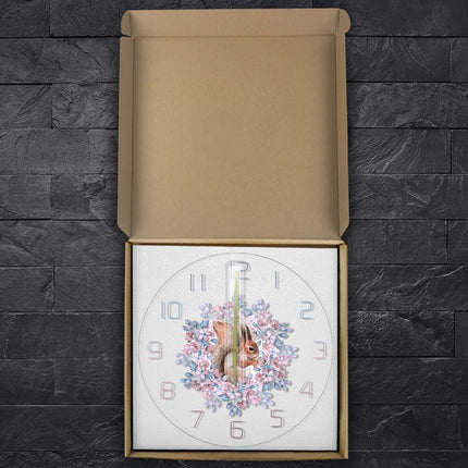 Decoratieve wandklok met schattige eekhoorn