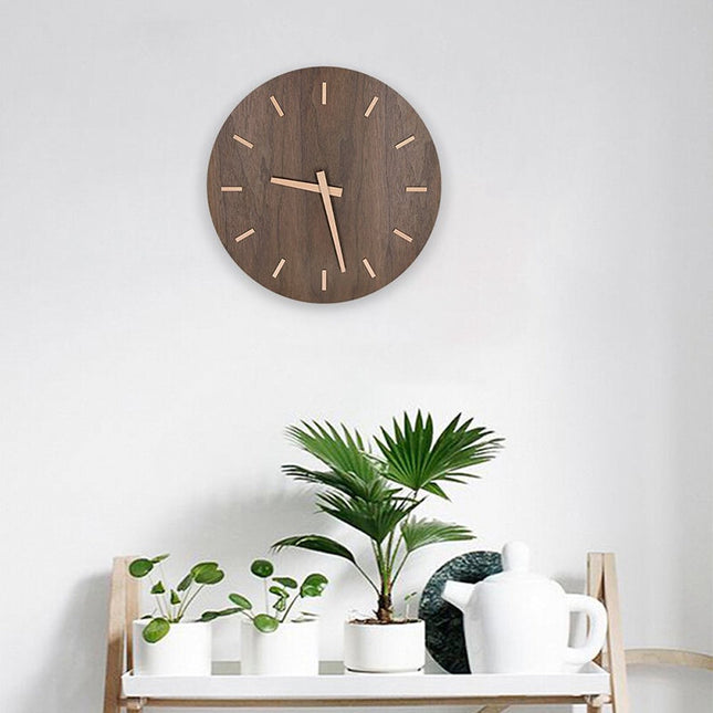 Moderne houten klok zonder cijfers