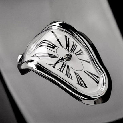 Smeltende klok in surrealistische stijl