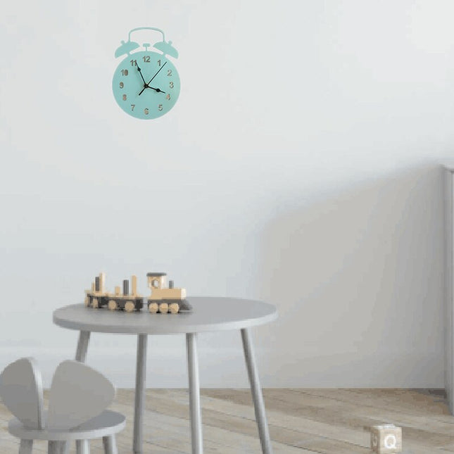 Houten wandklok in de vorm van wekker