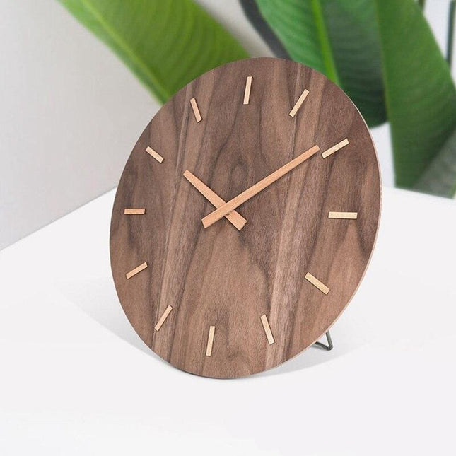 Moderne houten klok zonder cijfers