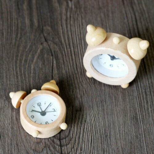 Ronde houten wekker voor nachtkastje