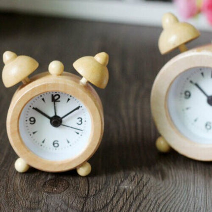 Ronde houten wekker voor nachtkastje