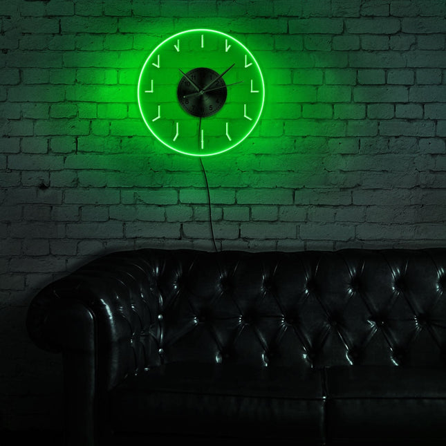 Minimalistische wandklok met led achtergrondverlichting