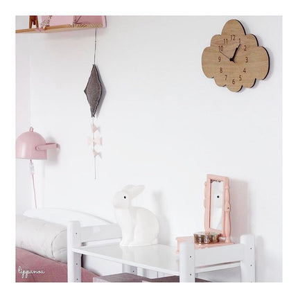 Houten kinderklok in de vorm van wolk