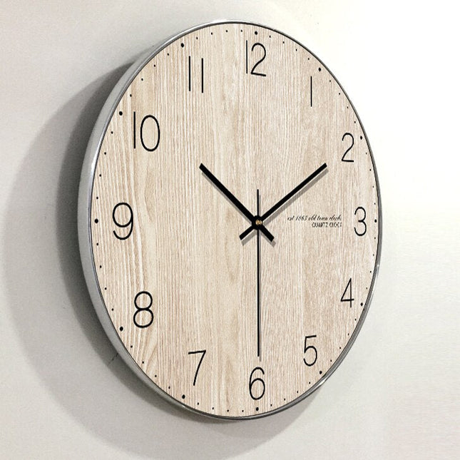 Eenvoudige ronde houten wandklok design