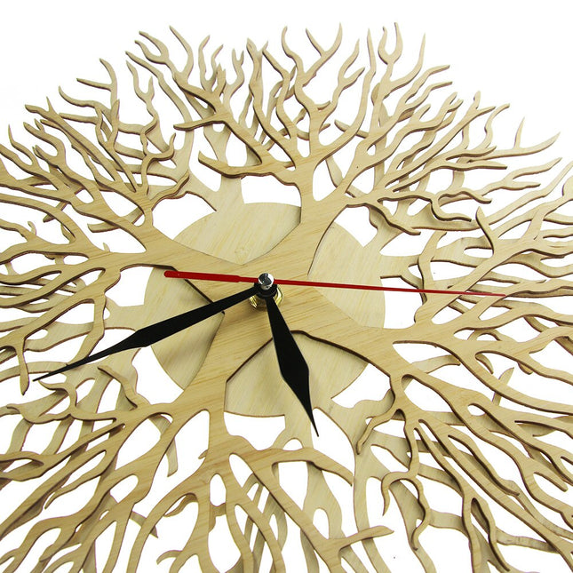 Decoratieve wandklok met boomwortel design
