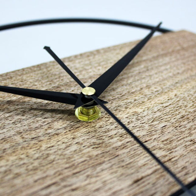Scandinavische design wandklok van hout
