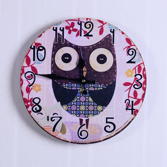 Vintage wandklok design van nummerplaten