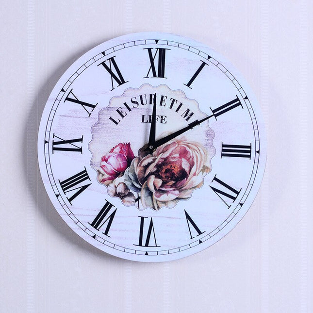 Vintage wandklok design van nummerplaten