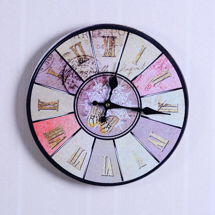 Vintage wandklok design van nummerplaten