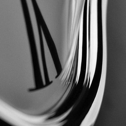 Smeltende klok in surrealistische stijl