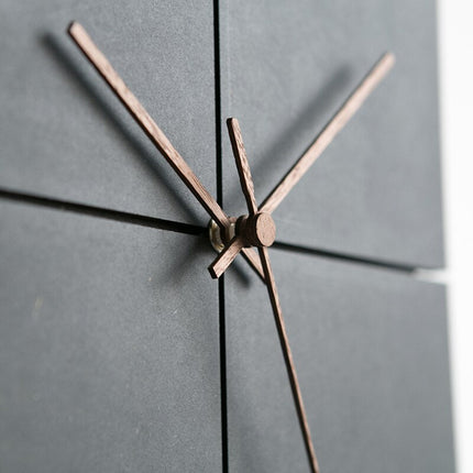 Zwarte Scandinavische wandklok vierkant design