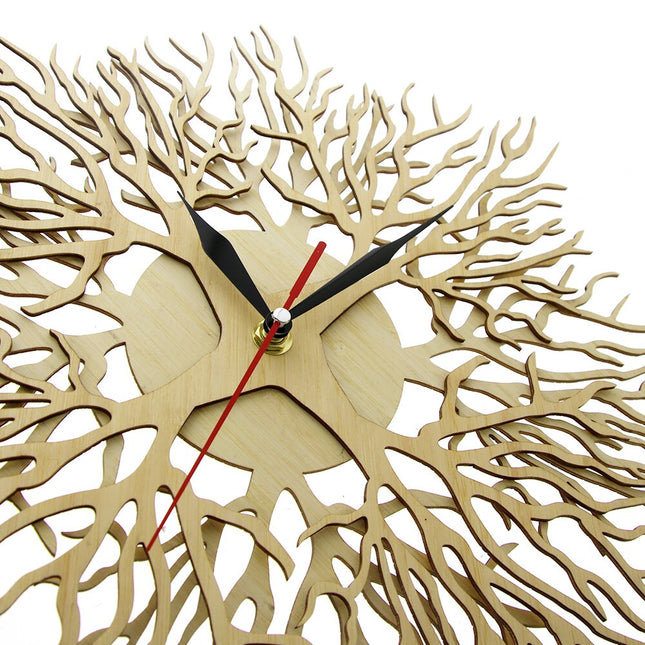 Decoratieve wandklok met boomwortel design