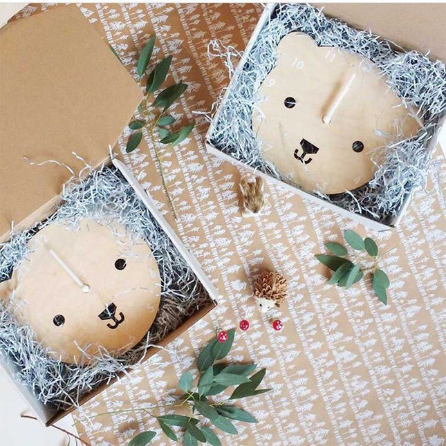 Houten kinderklok in kuikenvorm