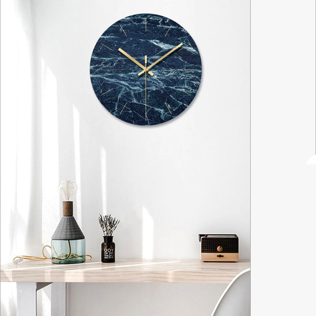 Scandinavische wandklok met marmer effect