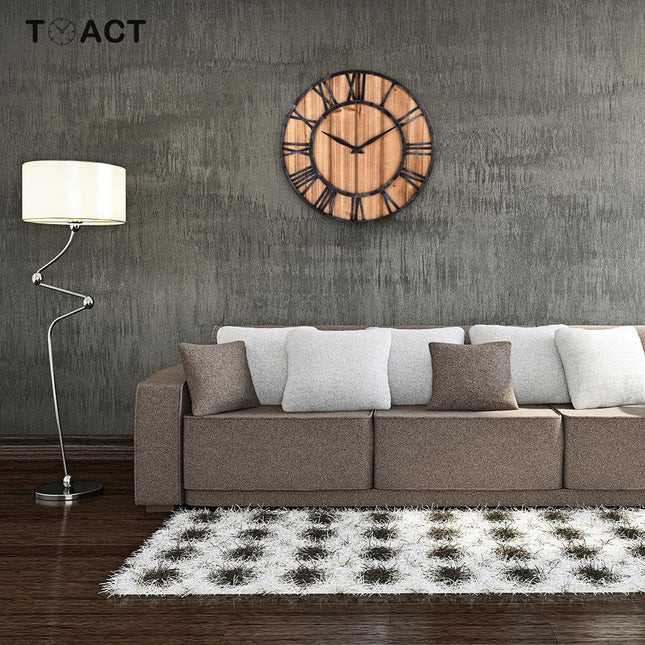 Grote houten klok met Romeinse cijfers