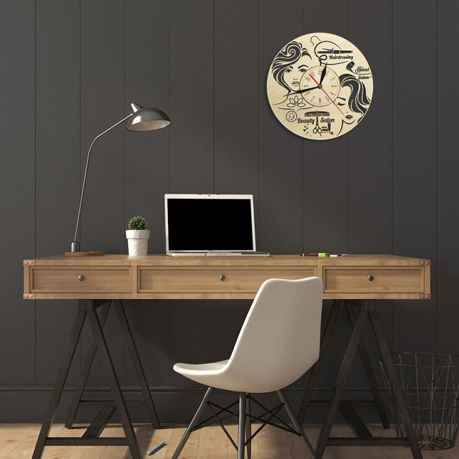 Decoratieve houten klok voor kapsalon