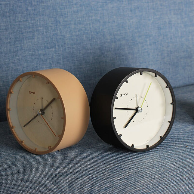 Minimalistische ronde tafelklok zonder cijfers
