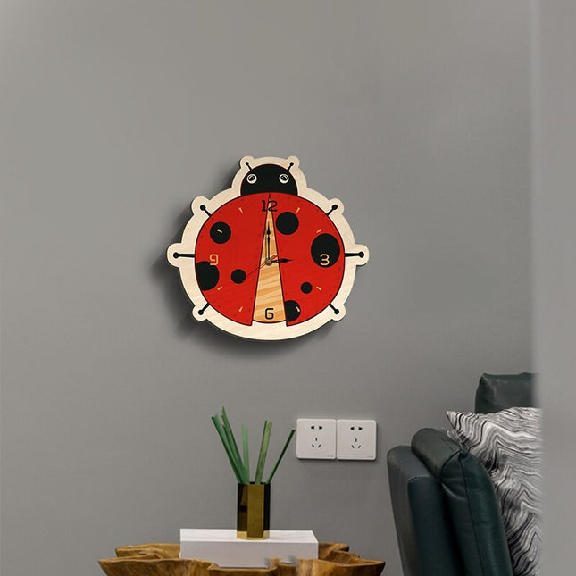 Wandklok lieveheersbeestje voor de kinderkamer