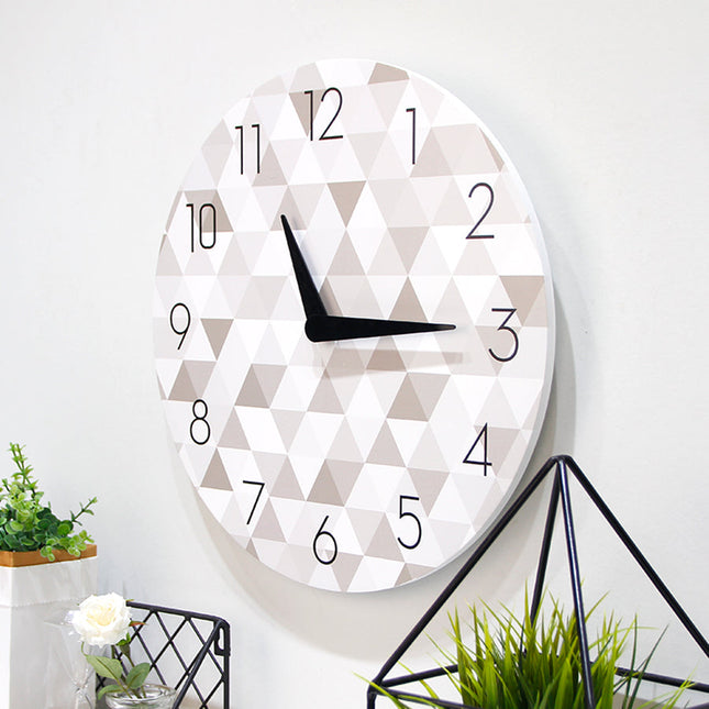Design kinderklok met geometrisch patroon