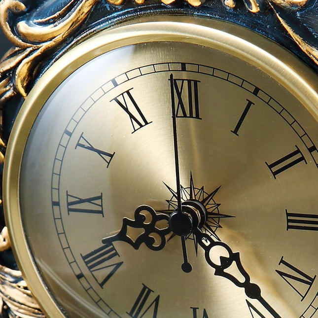 Klassieke goudkleurige tafelklok vintage stijl