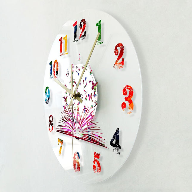 Acryl wandklok met muziekboek design