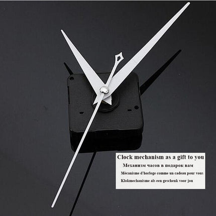 Landelijke wandklok met bloemen en gieter